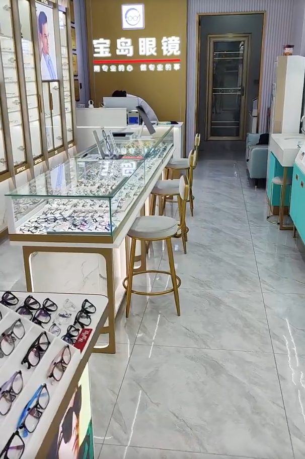 重庆​30多平的小型眼镜店装修