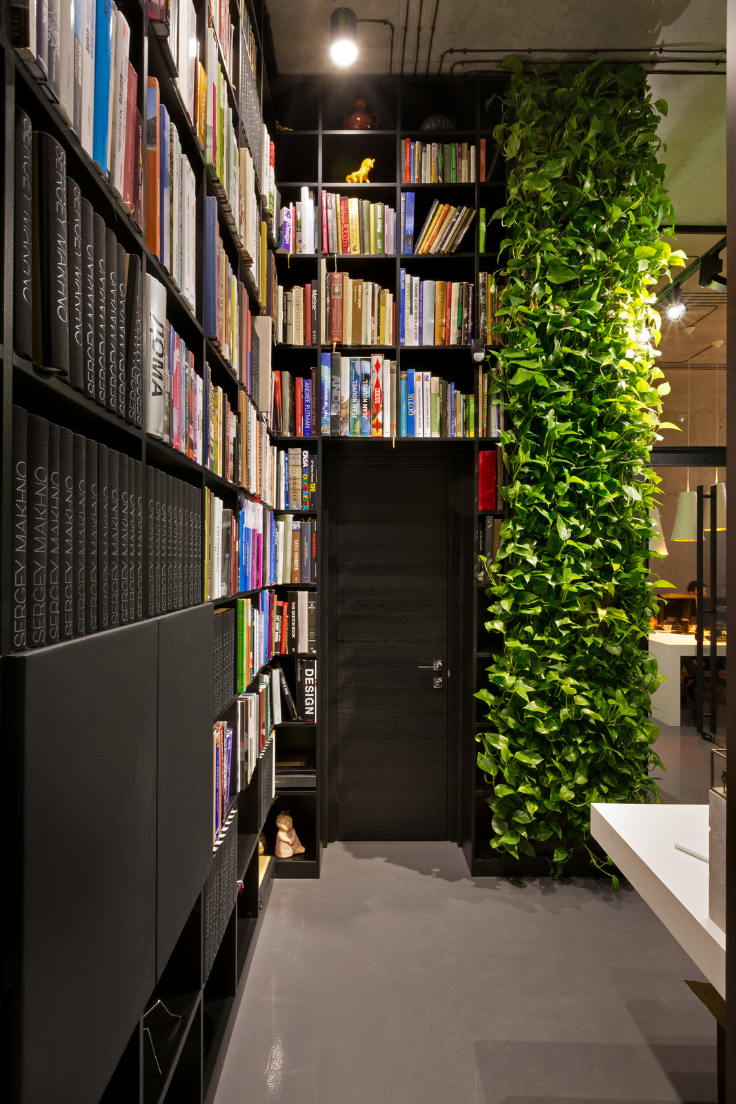 重慶20平米現代風辦公室裝修設計有限公司書架
